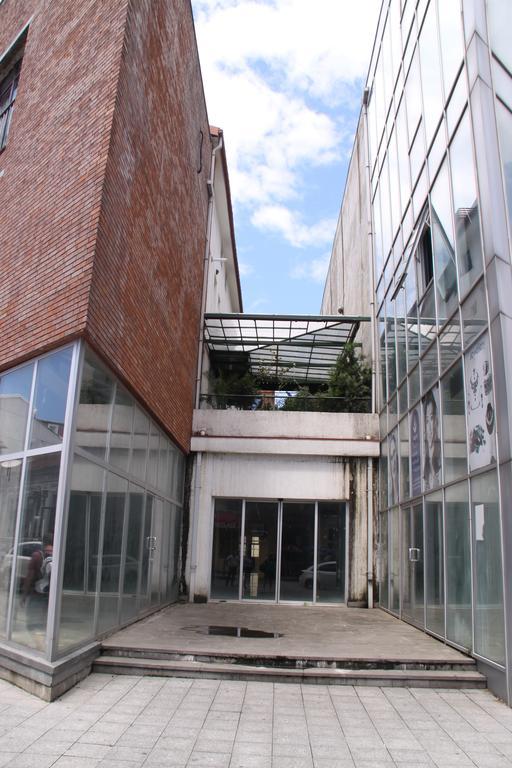 Black-White Rooms Batumi Exterior foto