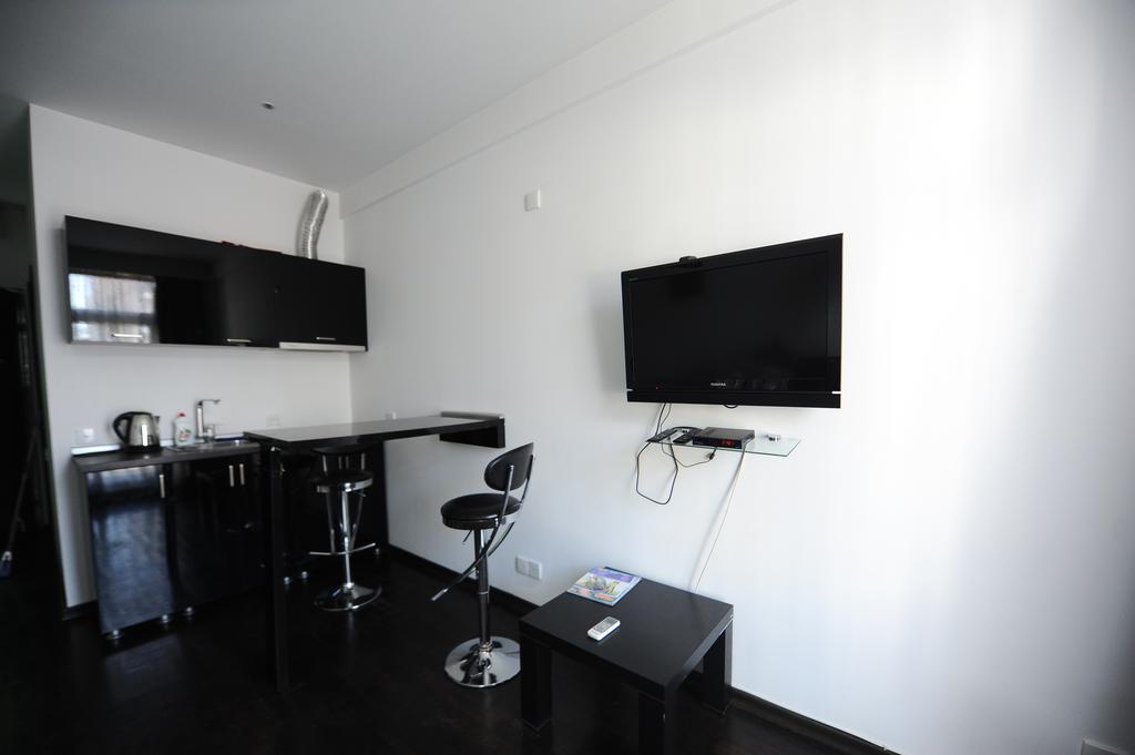 Black-White Rooms Batumi Exterior foto